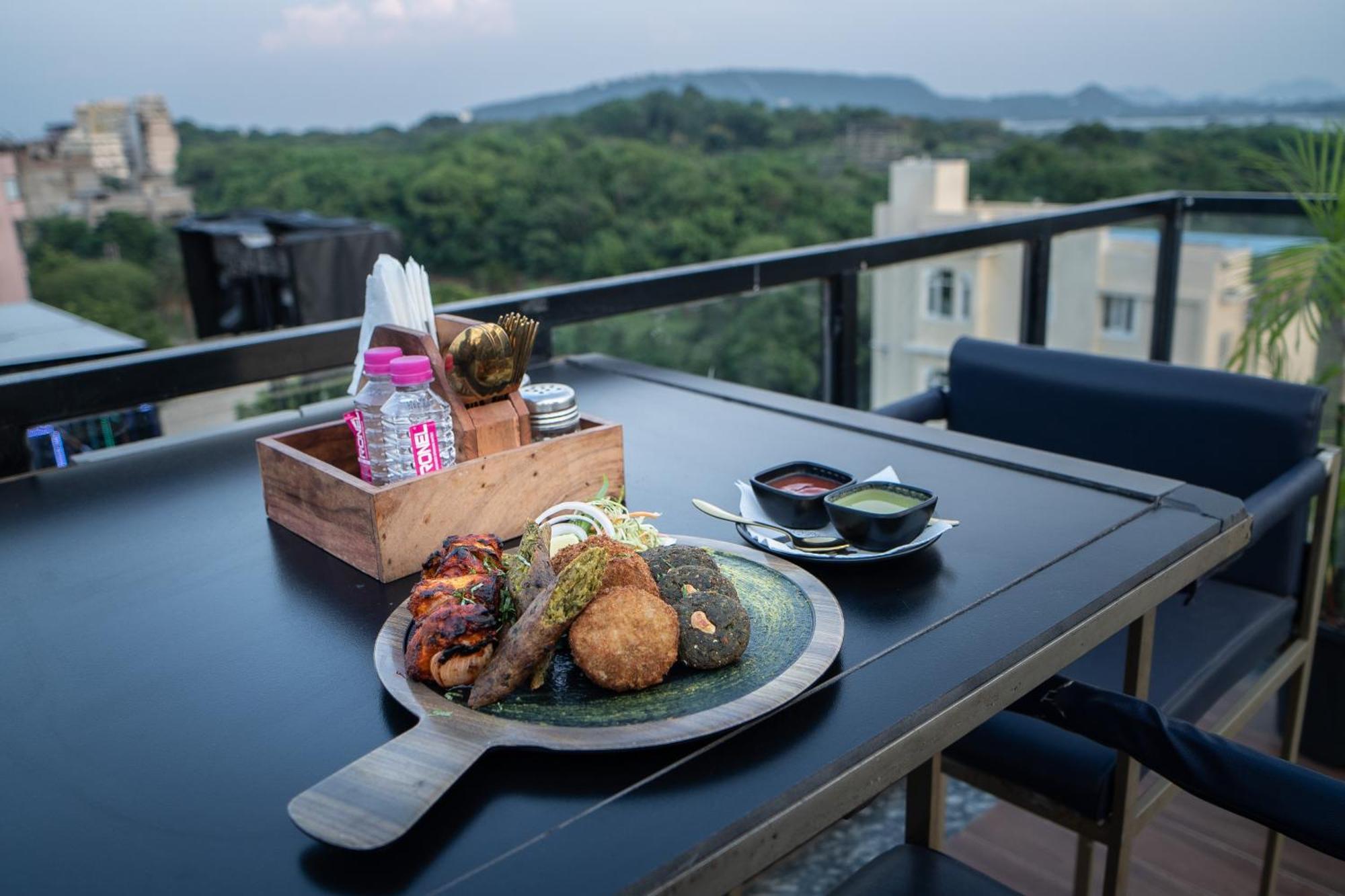 The Courtyard - Beyond Bar & Club Hotel Udaipur Exterior foto